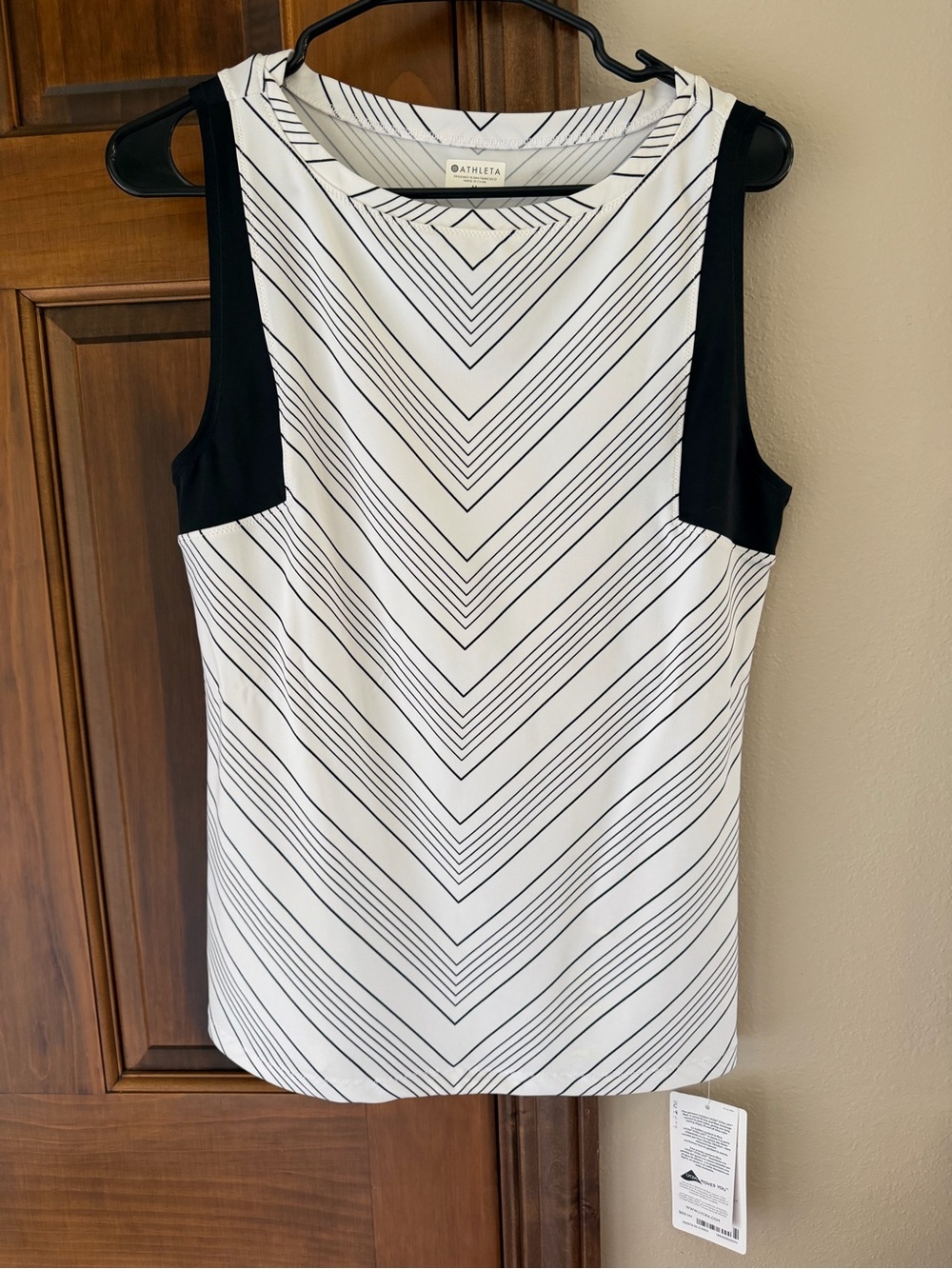 Athleta Chevron Stripe Sleeveless Athletic Tank Top Medium NWT